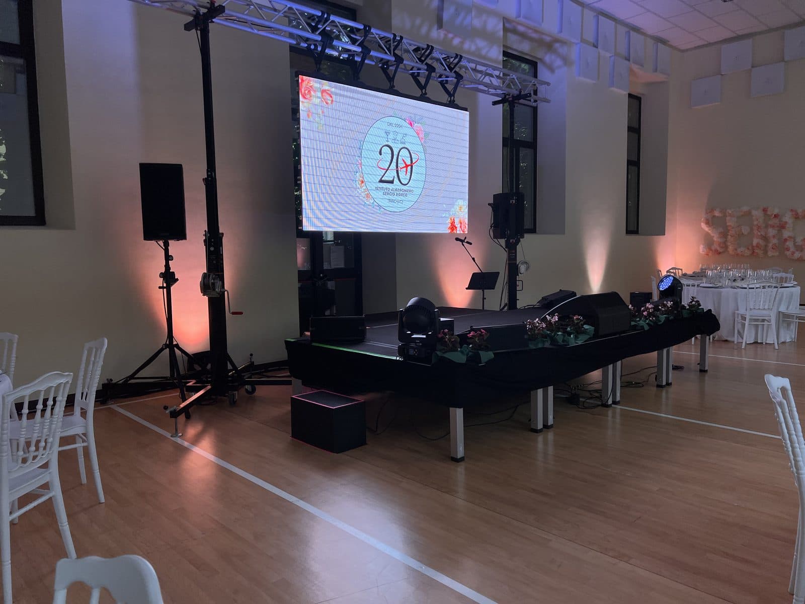 Evento per i 20 anni dell'Istituto Alberghiero Sergio Ronco di Trino Vercellese: palco, luci e video a cura di AG Eventi